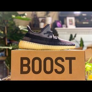 Adidas Yeezy Carbon size 10.5